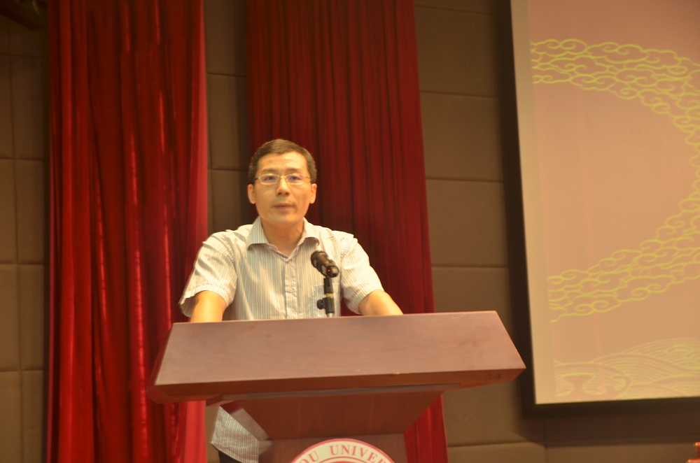 教师代表黄冀卓老师发言